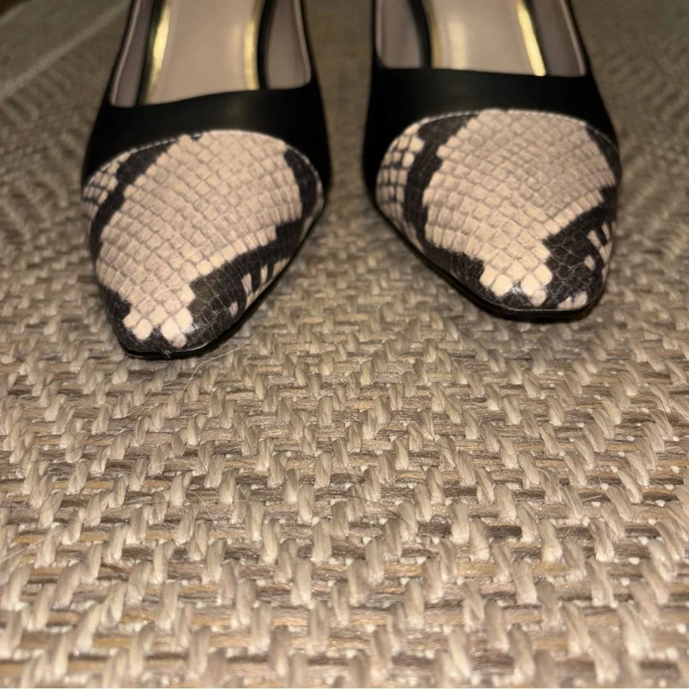 WHITE HOUSE Black Market Square Toe Mules Animal Print Size 9 - Picture 5 of 7